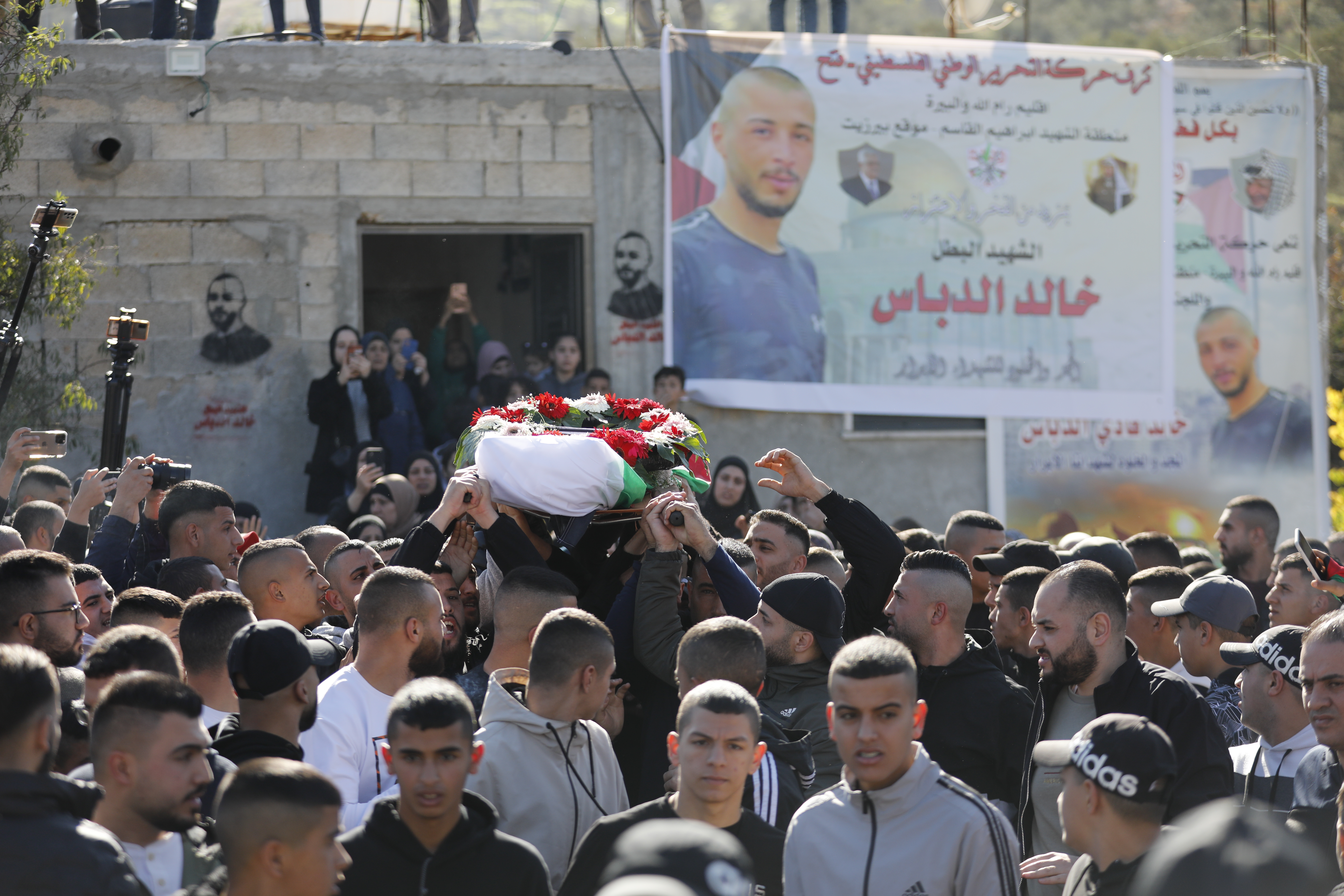 تشييع جثمان الشهيد خالد عنبر "الدباس" في مخيم الجلزون شمال رام الله (عدسة: محمد أبو زيد/ وفا)